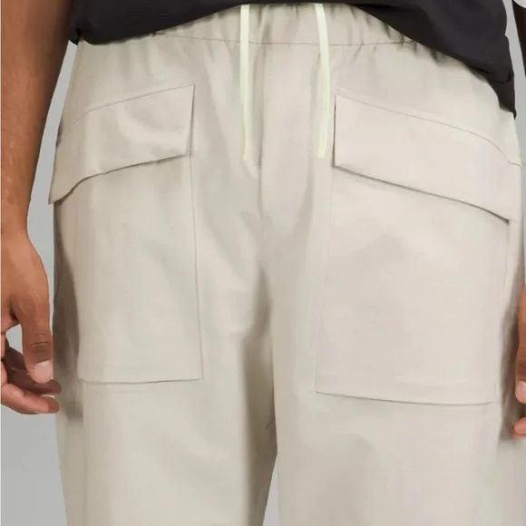 LULULEMON lab Relaxed Cargo Pant 26" DESIGNED FOR CASUAL - Picture 5 of 6
